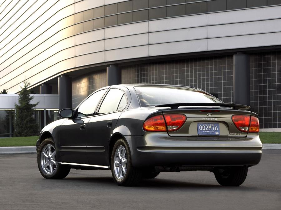  Oldsmobile Alero Sedan 1998 года  (фото 2 из 15)
